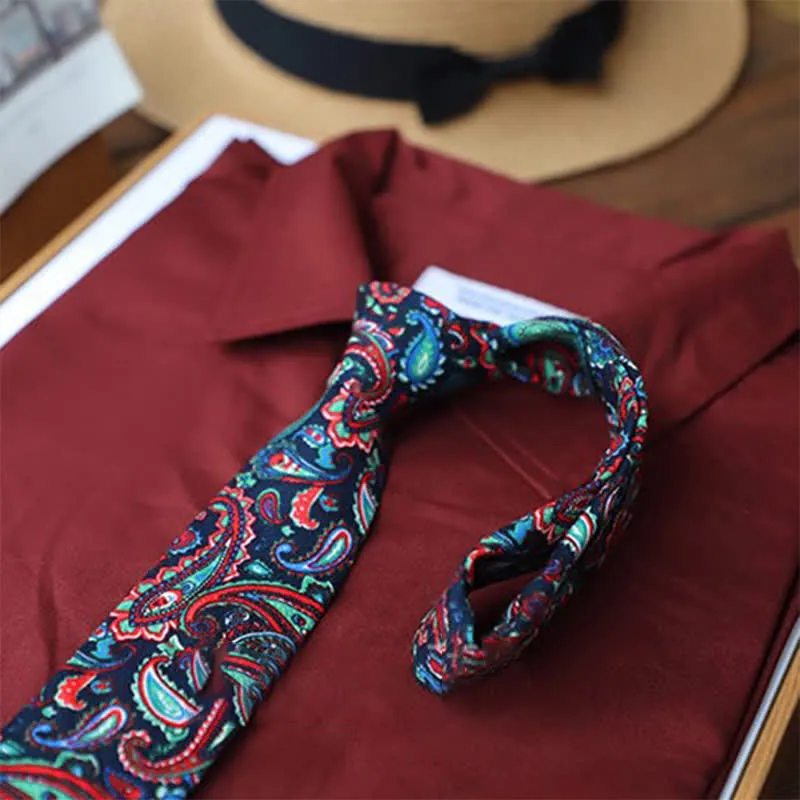 Men's Vivacious Classic Paisley Necktie